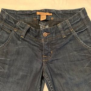 Arden B Women's Size 27 , Low Rise Crop Dark Blue Wash Jeans